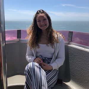 Meet your Posher, Olivia